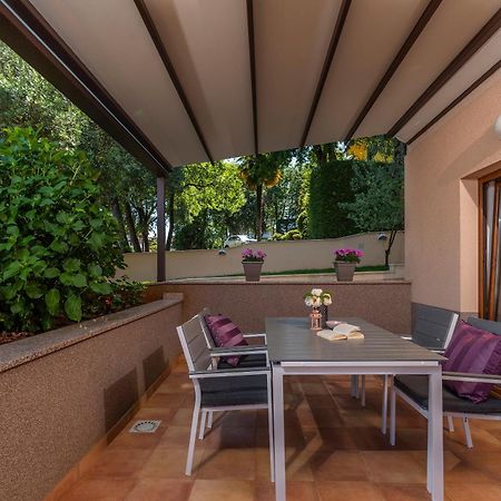 Apartments Villa Ana Poreč Exteriör bild