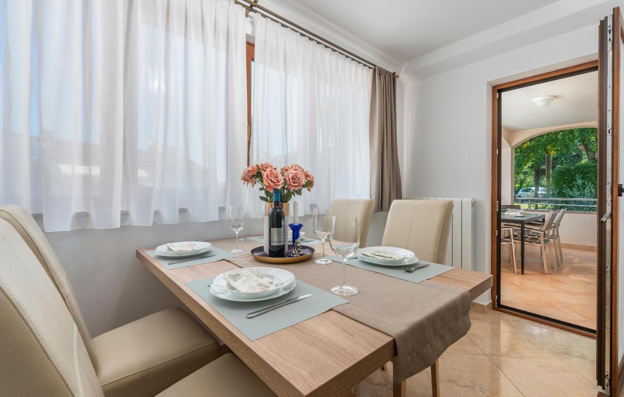 Apartments Villa Ana Poreč Exteriör bild