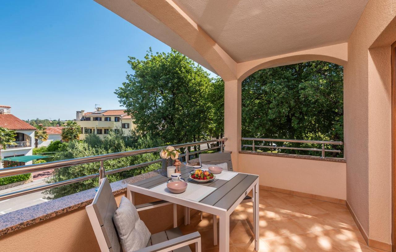 Apartments Villa Ana Poreč Exteriör bild