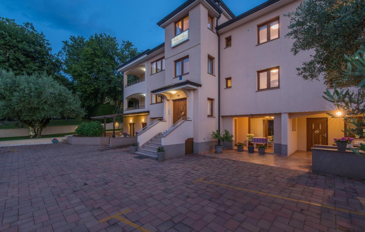 Apartments Villa Ana Poreč Exteriör bild