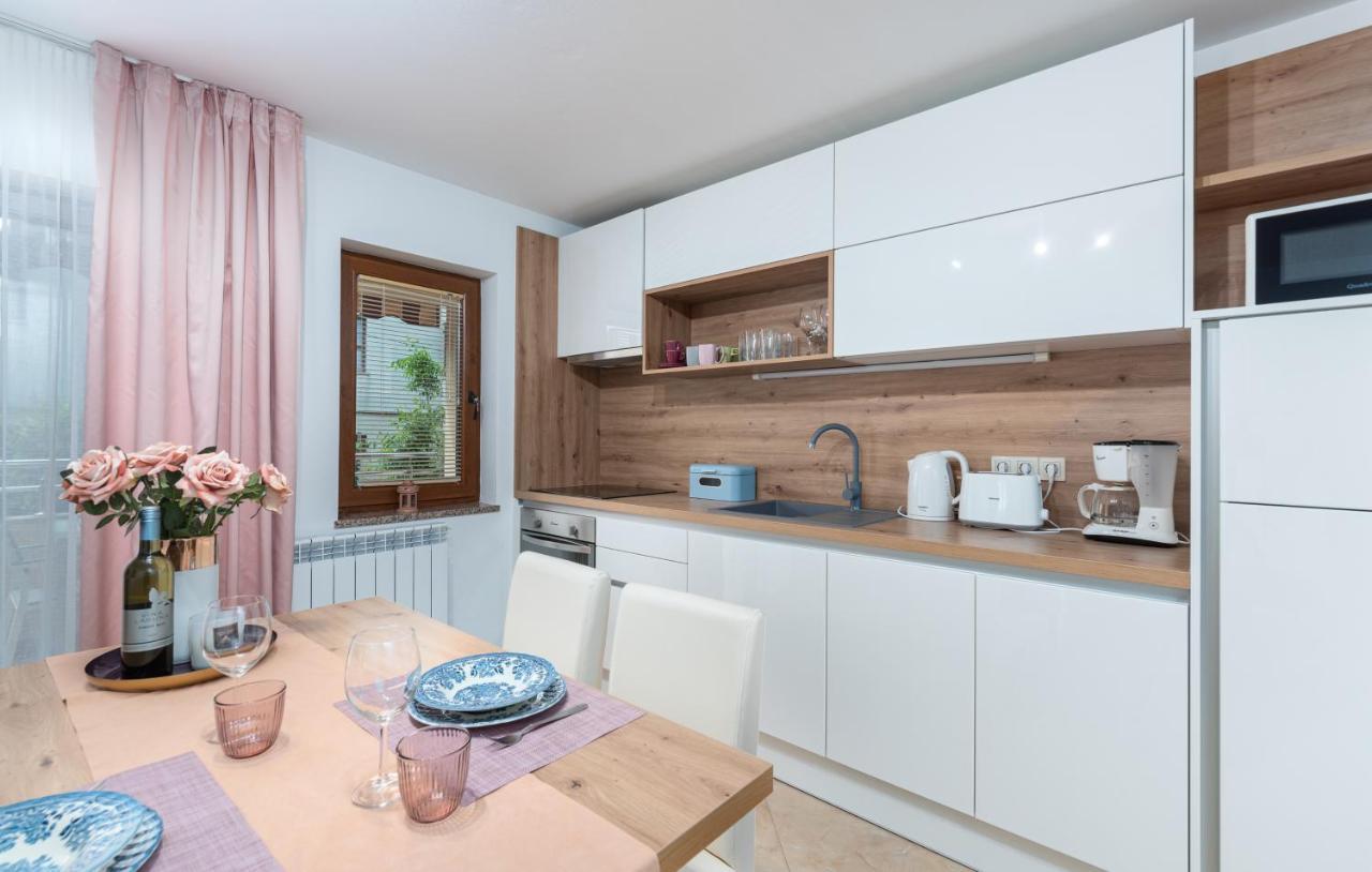 Apartments Villa Ana Poreč Exteriör bild