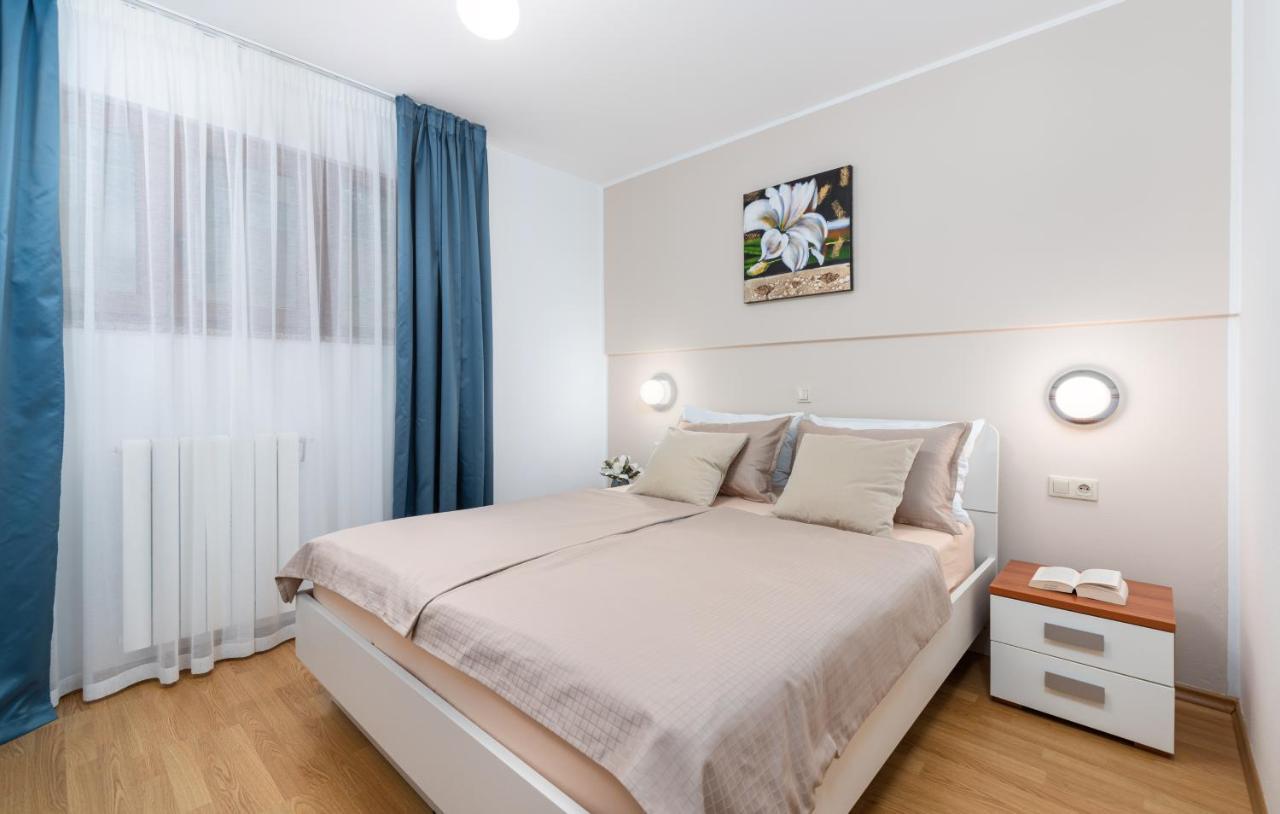 Apartments Villa Ana Poreč Exteriör bild