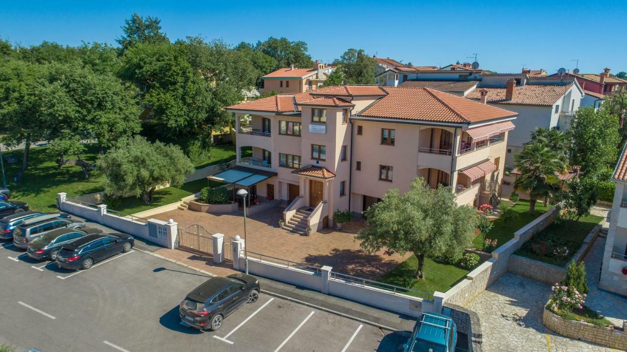 Apartments Villa Ana Poreč Exteriör bild