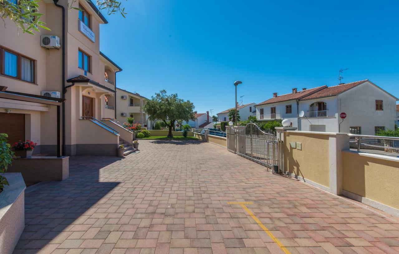 Apartments Villa Ana Poreč Exteriör bild