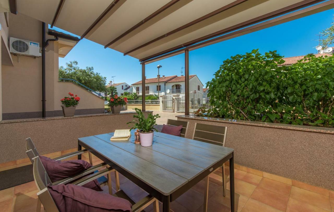 Apartments Villa Ana Poreč Exteriör bild