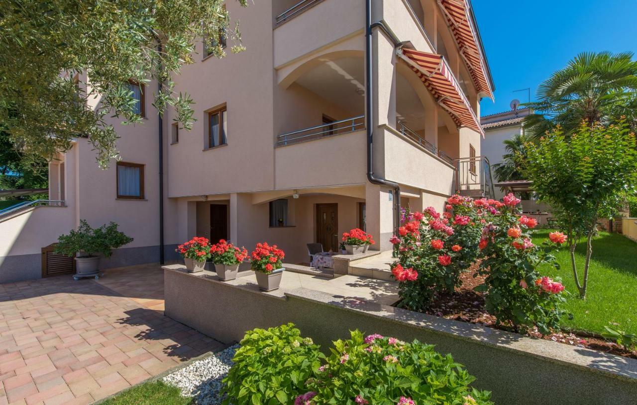 Apartments Villa Ana Poreč Exteriör bild